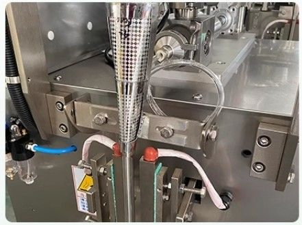 Maschine zur Verpackung von Pulvergranulaten mit mehreren Bahnen für 300 kg-Packungen