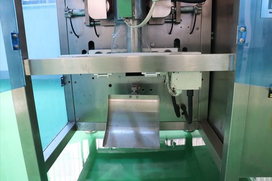Hochgenaue automatische Zuführmaschine 220V Kokosmilchpulver Verpackungsmaschine für 500g
