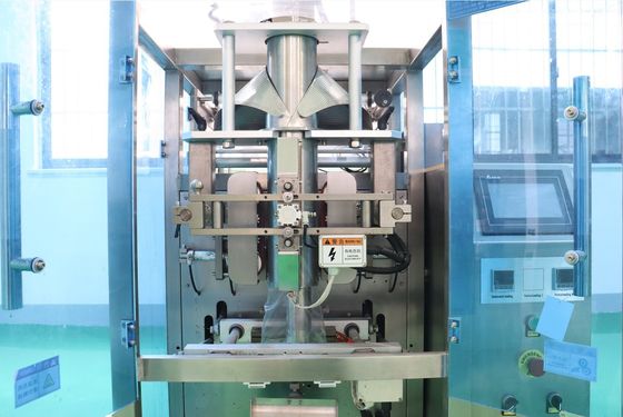 Schraubzufuhr 500 g vertikale Verpackungsmaschine für Zuckerpulver- und Getreidepulverbeutel