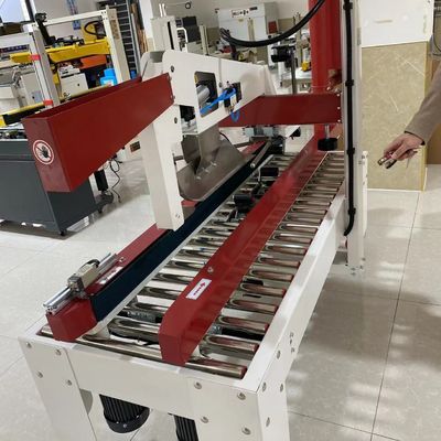 Maximieren Sie die Produktivität mit unserer Kartonversiegelungsmaschine Arbeitssprache 7-8kartons/min