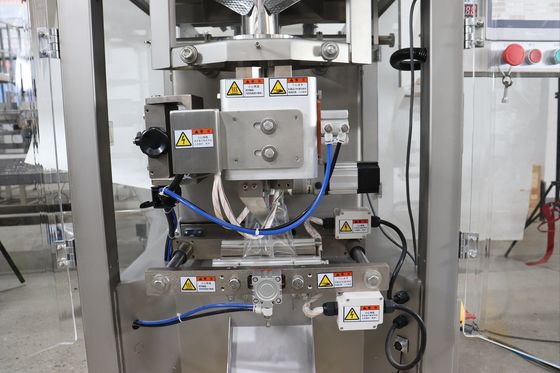 Hochgeschwindigkeits-Nüsse Vertikalverpackungsmaschine mit Tassenmessung und 1350*1000*2350 Größe