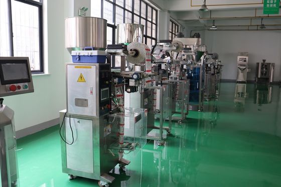 10 Gewichtsköpfe Füllrollen Vertikalverpackungsmaschine für Erdnuss Twist Snack Süßigkeiten 350 KG