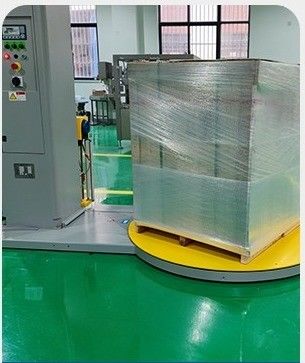 Automatische Verpackungsmaschine zur Verpackung von Paletten mit Streckfilm