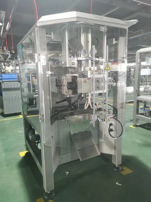 Automatische vertikale Katzenmüllverpackungsmaschine mit Servomotoren und Bechermessung