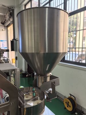 Automatische Lebensmittelverpackungsmaschine für Dreiecksbeutel mit 400 kg Fassungsvermögen