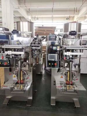 Automatische dreieckige 3-seitige Dichtungsbeutel Tasche Schokolade Süßigkeiten Bohnen Snacks vertikale Granulat Verpackungsmaschine