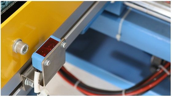 220V/50HZ Automatisches Pneumatisches Klebeband Kartonschachtel Eckkantendichtungsmaschine