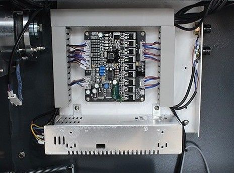 Elektrisch angetriebene Verpackungsmaschine für Kartonschachteln