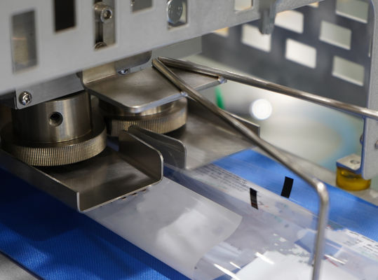 Verpackungsmaterial Papier automatische Flow Wickelmaschine für Kekse Brot Kleines Kuchen