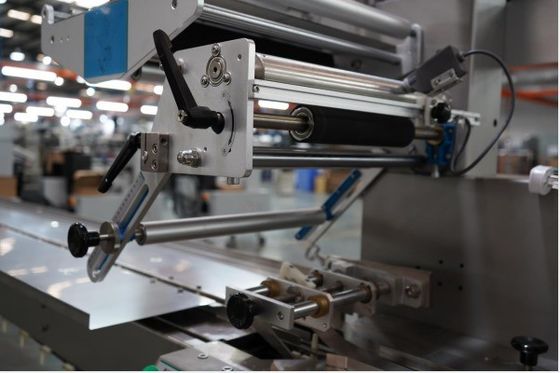 Verpackungsmaterial Papier automatische Flow Wickelmaschine für Kekse Brot Kleines Kuchen