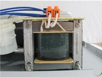 Elektrisch angetriebene Mini-Tischverpackungsmaschine für Lachs-Foie Gras-Kaviar