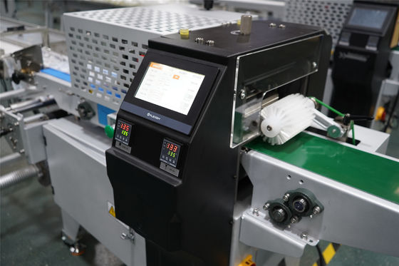 220V automatische Kissenverpackungsmaschine für Bar Schönheitsseife Besteck Baumwolle Stromleitung
