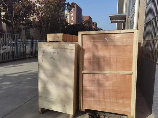 Industrielle automatische Wärmeschrumpfverpackungsmaschine zum Versiegelungsprozess von Shampooflaschen