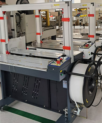Vollautomatische Gurtmaschine für eine schnelle Gurtgeschwindigkeit von 2,5 / s und Filmverpackung
