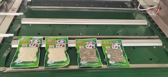 380V/50HZ Spannung Kommerzielle automatische Walzvakuumverpackungsmaschine für Fleischfutter