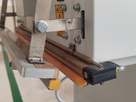 Holzverpackungsmaterial 700B Vertikaler pneumatischer Vakuumdichtungsgerät für den Außenstand