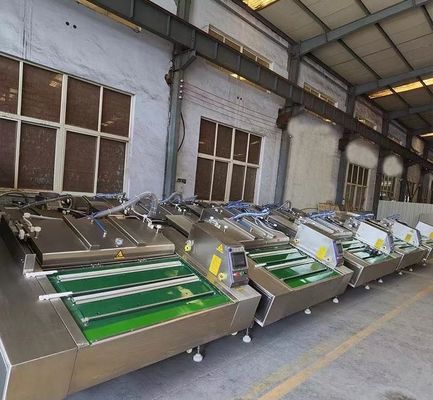 Automatische Vakuumverpackungsmaschine mit kontinuierlich rollendem Gürtel für Obst, Fleisch, Fisch und Hühnchen